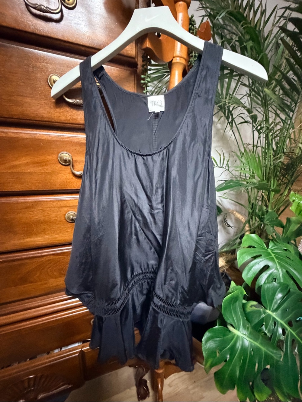 TRYB 100% Silk Shell Black Sleeveless Ladderhook Lace Handkerchief Hem Tank